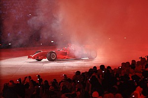 レア！マテル 1/18 フェラーリF1  F2005 2006トリノオリンピック luca-badoer-ferrari-1.jpg