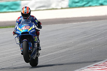 La Suzuki di Alex Rins davanti a tutti nella "gara" dei test di Sepang
