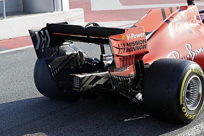 Ferrari prueba ruedas al polémico estilo Mercedes