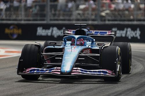 F1: Alonso revela que correu com ossos quebrados em 2022