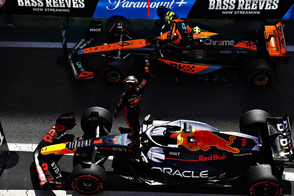 Ganador de la carrera Max Verstappen, Red Bull Racing