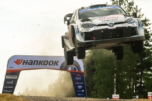 WRC Finlandia: Los pinchazos de Hyundai dejan a Toyota entre los cinco primeros