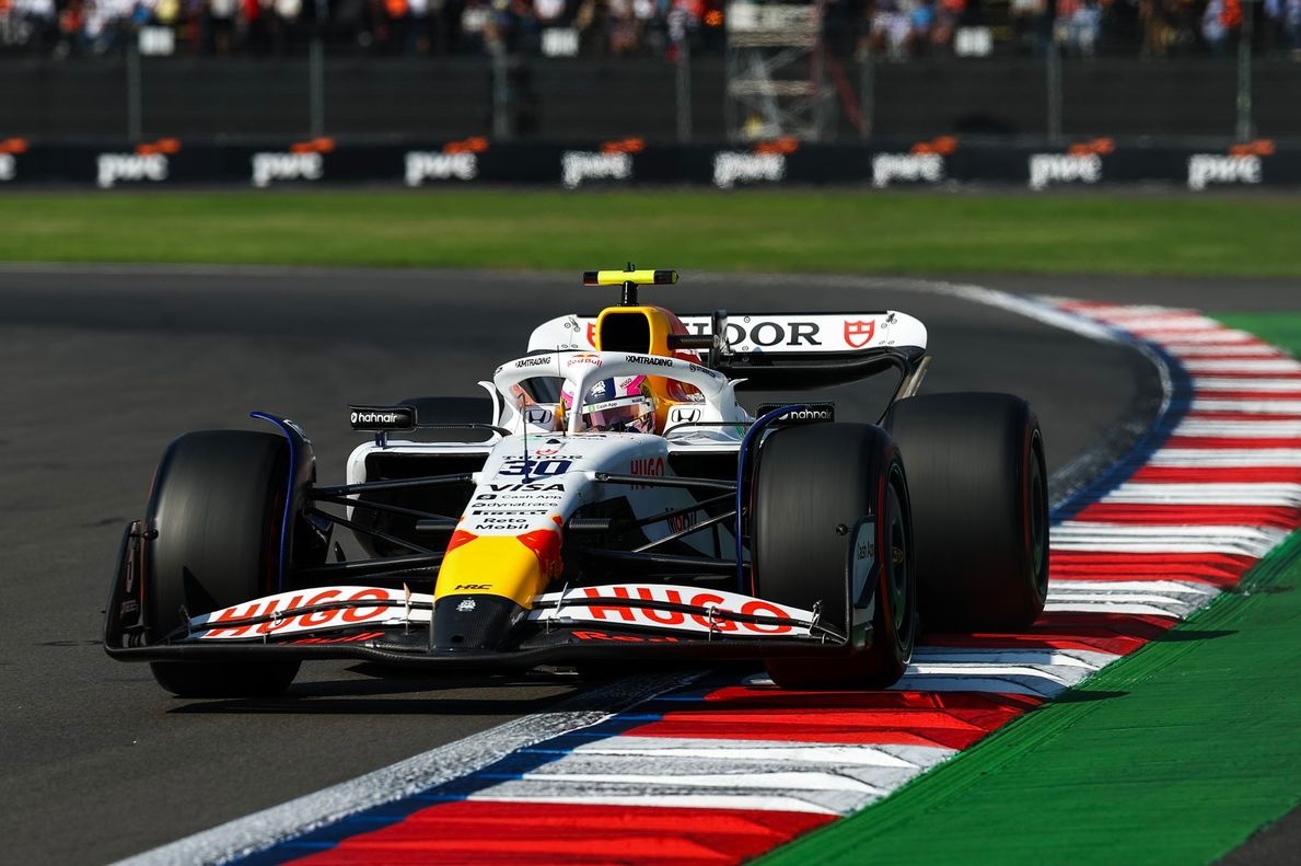 "Ik had hen kunnen doden!": Lawson schrikt van gevaarlijk moment in F1 Mexico
