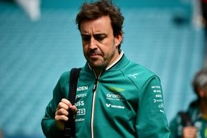 Fernando Alonso pays tribute to late physio