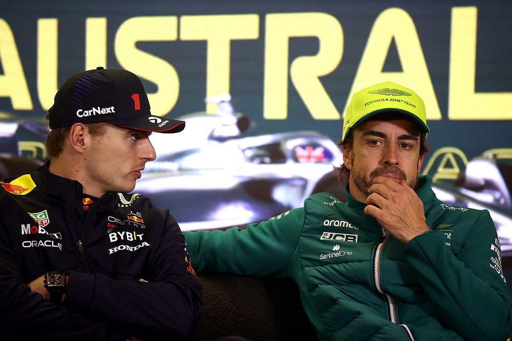 Max Verstappen, Red Bull Racing, Fernando Alonso, Aston Martin Racing en la rueda de prensa