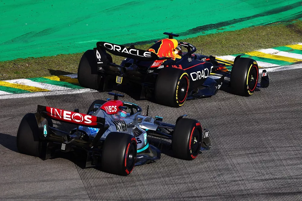 Max Verstappen, Red Bull Racing RB18, George Russell, Mercedes W13