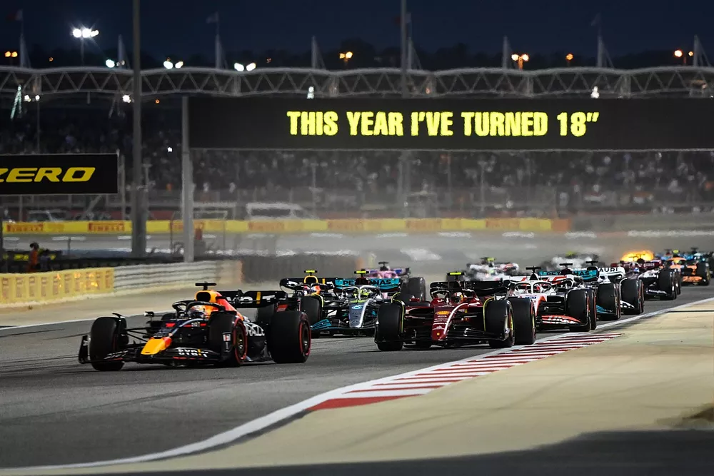 Max Verstappen, Red Bull Racing RB18, Carlos Sainz Jr., Ferrari F1-75, Lewis Hamilton, Mercedes W13, Sergio Perez, Red Bull Racing RB18