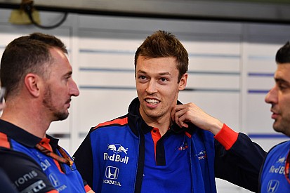 Ano afastado fará bem a Kvyat, aposta Ricciardo