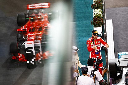 Ecclestone difende Vettel: "E' stato un vittima della Ferrari, non il colpevole"
