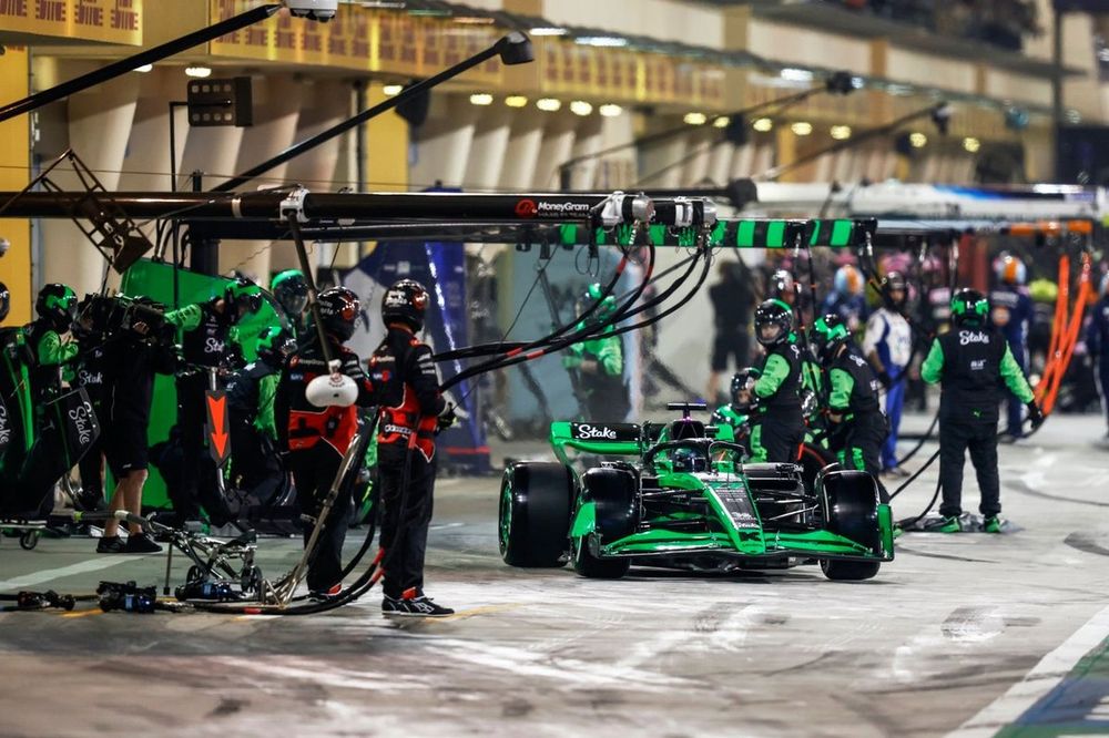 Valtteri Bottas, Stake F1 Team Kick Sauber C44, leaves his pit box after a stop