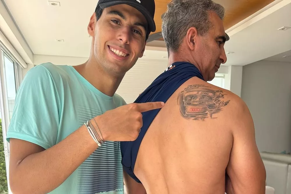 Gabriel Bortoleto e seu preparador f&iacute;sico