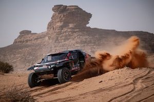 S&eacute;bastien Loeb sigue lastrado por los pinchazos en el Dakar tras la cuarta etapa