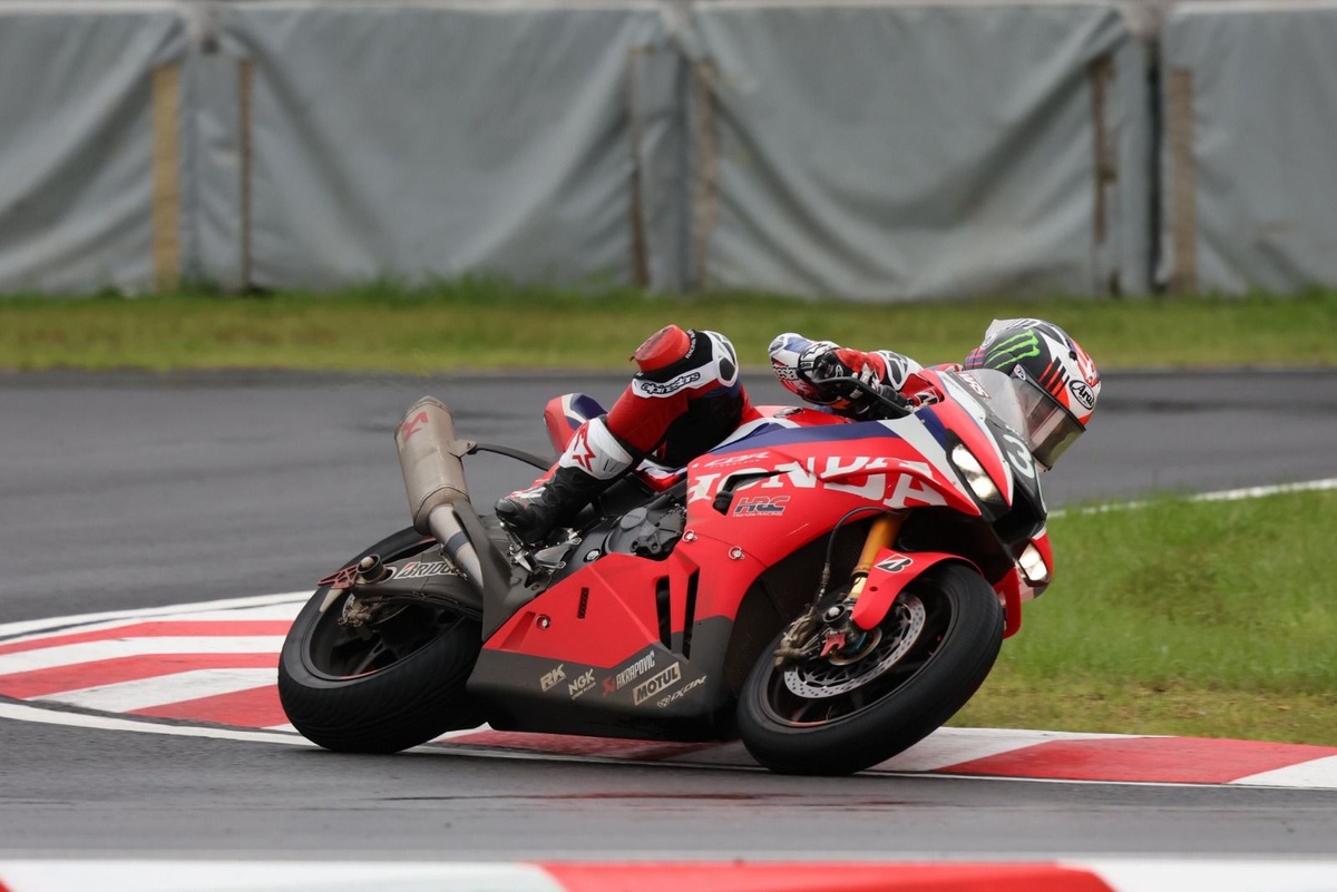 8 Ore di Suzuka: Honda fa cinquina e c'è anche la firma di Rea. Locatelli 2° con la Yamaha
