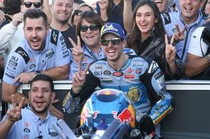 MotoGP: Álex Márquez domina e vence a sprint do GP de Valência