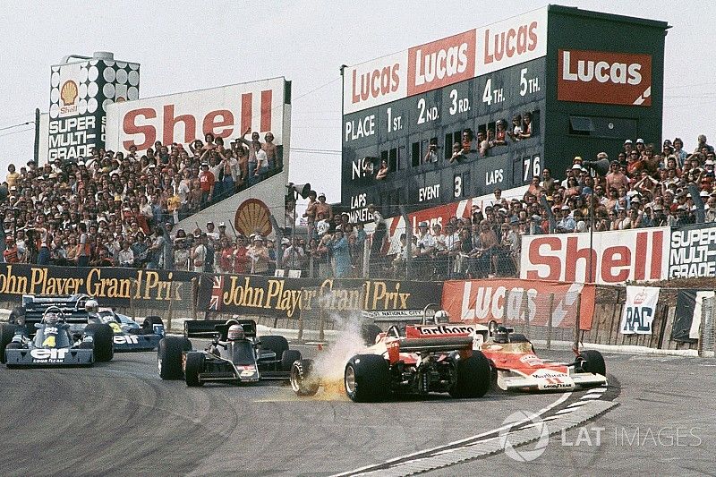 Choque Clay Regazzoni, Ferrari 312T2, James Hunt, McLaren M23