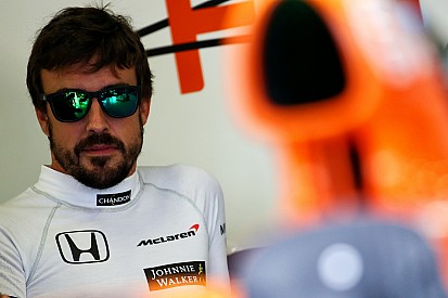 McLaren et Alonso se consolent en apprenant plus de la voiture