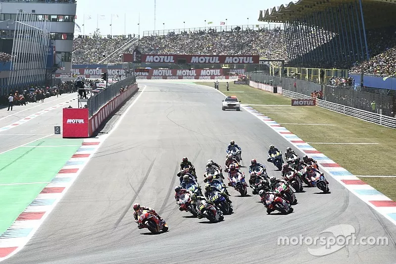 Start action, Marc Marquez, Repsol Honda Team leads
