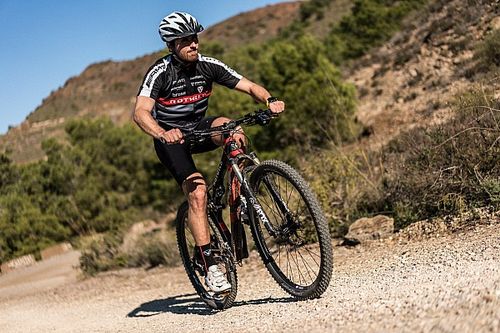 Juncadella se rompe la clav&iacute;cula, pero conf&iacute;a en estar en Hockenheim