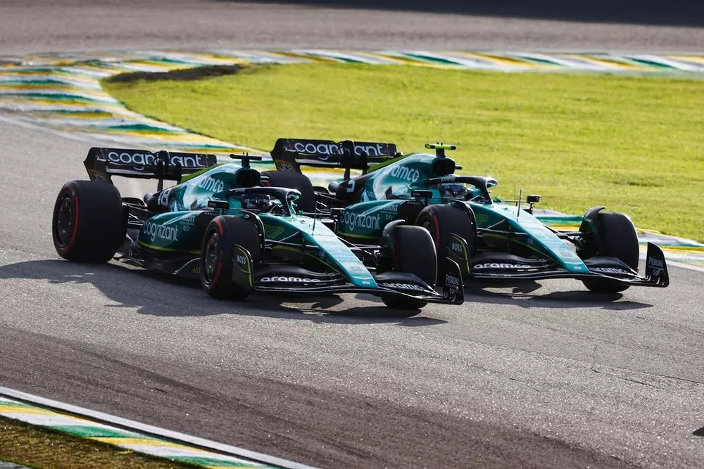 Lance Stroll, Aston Martin AMR22, battles with Sebastian Vettel, Aston Martin AMR22