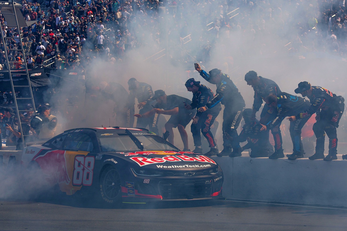 image of "Shane van Gisbergen extends winning streak with an intense NASCAR Cup victory at Sonoma"