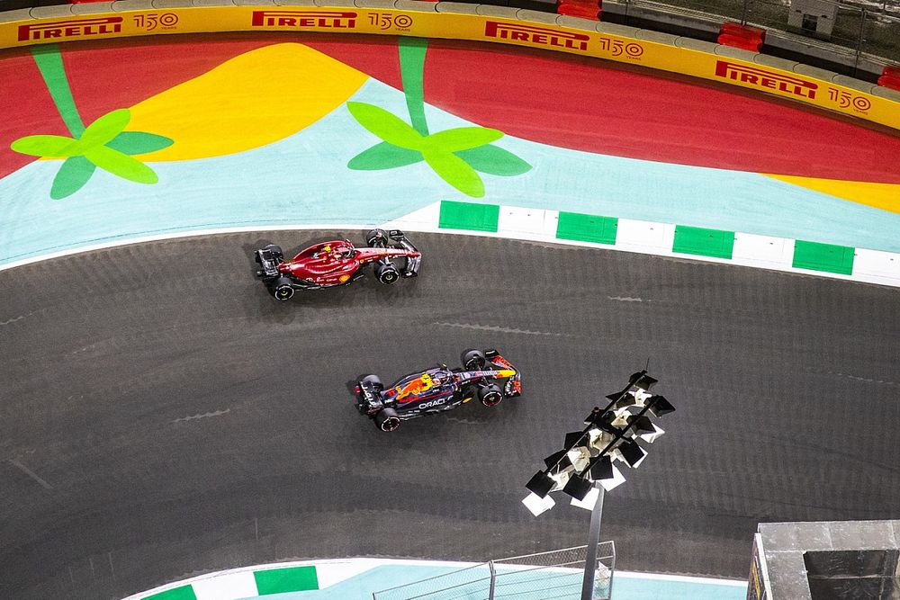 Carlos Sainz Jr., Ferrari F1-75, batalla con Sergio Pérez, Red Bull Racing RB18