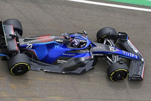 Los ingenieros de Williams intentaron correr con un FW44 sin pintura