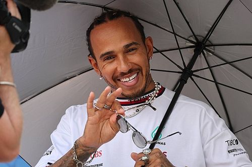 Hamilton reconoce ser "aficionado de Ferrari en general"
