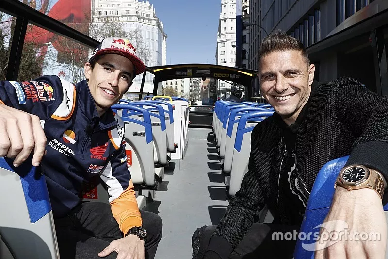Marc M&aacute;rquez, Repsol Honda Team y el futbolista del Betis Joaquin en Madrid