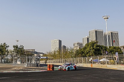 WTCR Wuhan: Vernay wint race 1, Coronel botst en valt uit