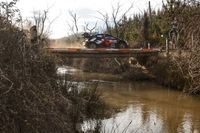 Ogier pierwszym liderem