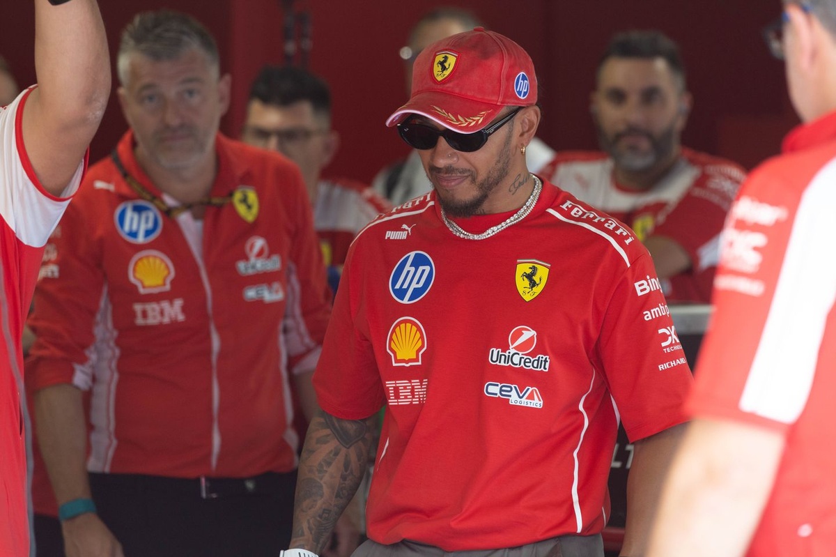 F1 | Hamilton smentisce i rumor: “Non ho mai chiesto la sostituzione di nessuno nel mio team”
