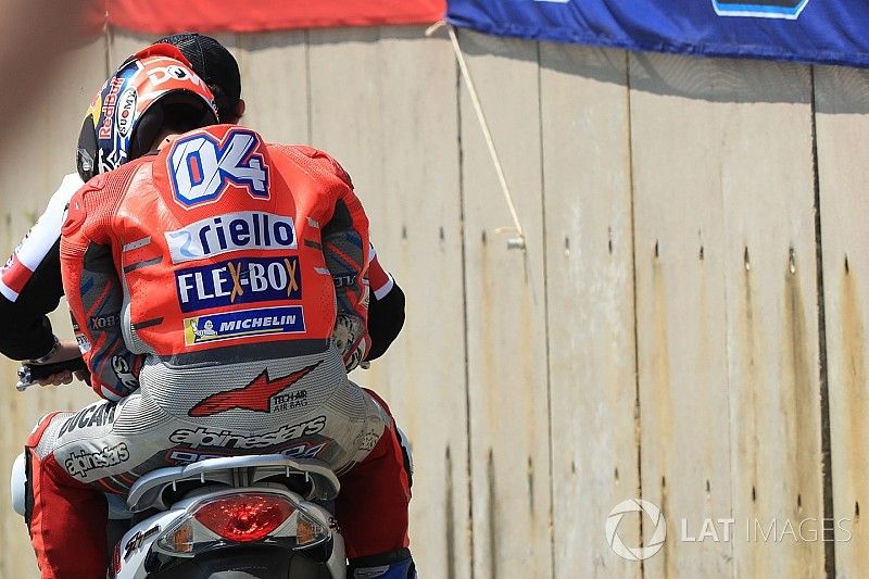 Andrea Dovizioso, Ducati Team, despu&eacute;s del accidente