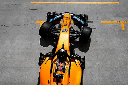 Norris pályára gurul a Belga Nagydíjon a McLarennel, Alonso helyén