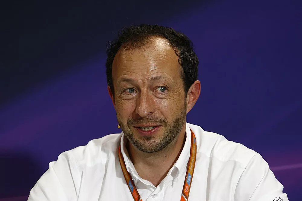 Peter Bayer, FIA secretaris-generaal voor Motor Sport tijdens de persconferentie van het F1 Motorspo