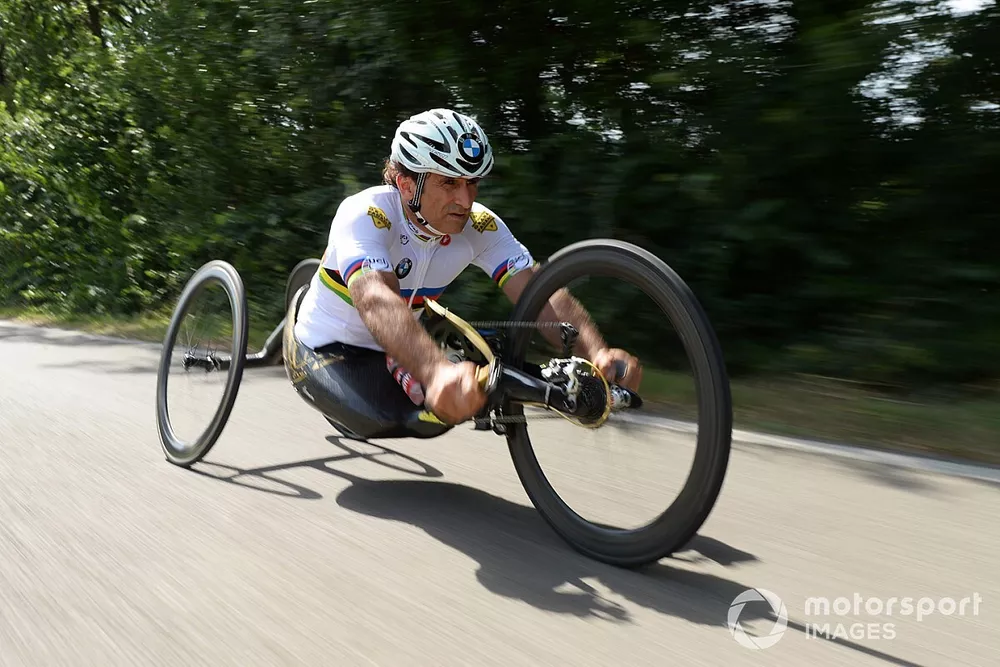 Alex Zanardi se prepara para un triatl&oacute;n de larga distancia que se celebrar&aacute; en Hawai en octubre