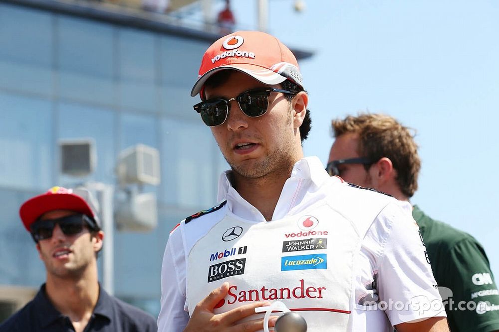 Sergio Perez, McLaren en el desfile de pilotos