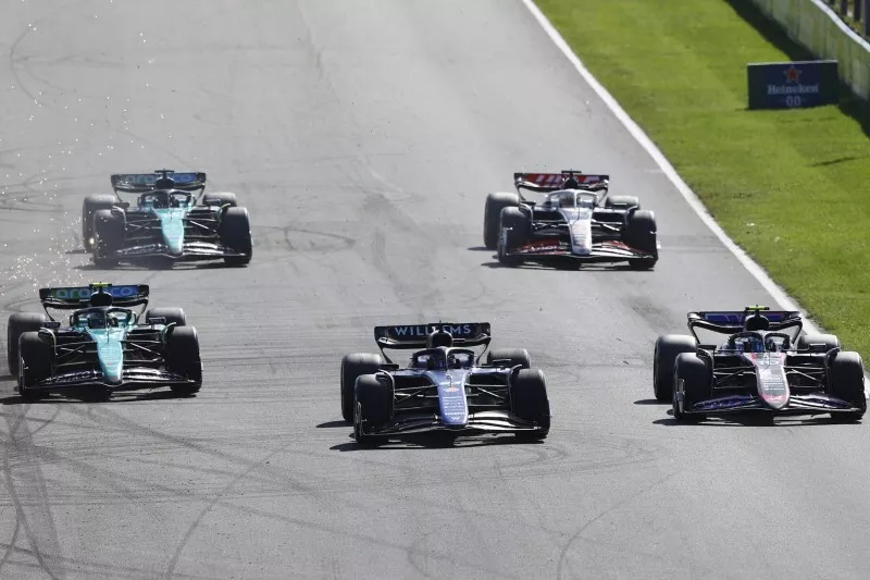 Albon kritisiert Prellbock Magnussen: "Es wird einen Unfall geben"