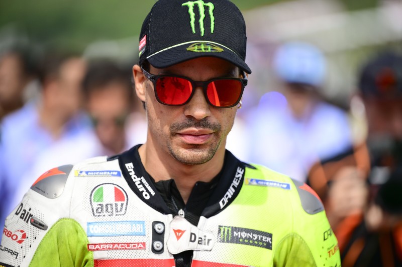 "Nicht fokussiert": Morbidelli crasht im Grid mit Espargaro und bricht sich Hand