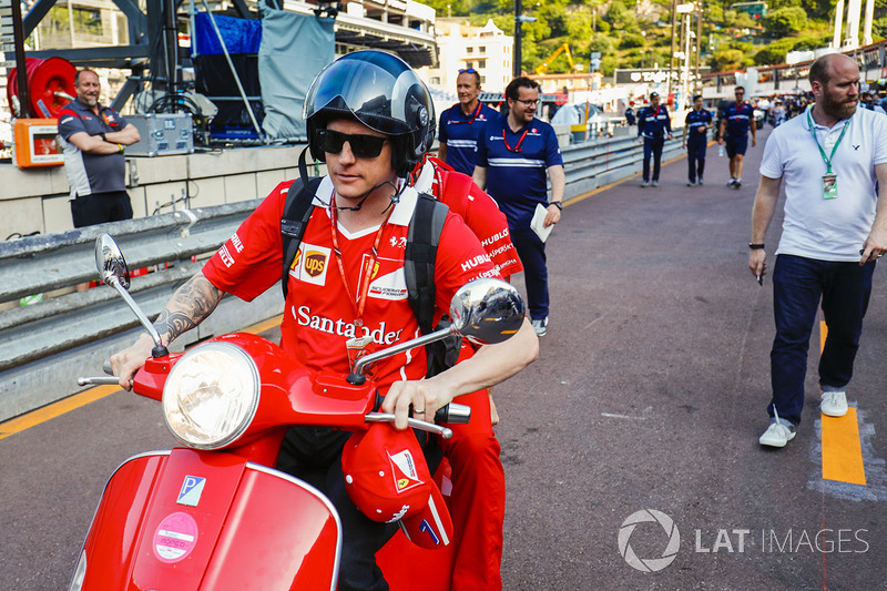 Кімі Райкконен, Ferrari, на скутері