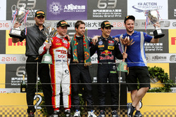 Антониу Феликс да Кошта, Carlin Dallara Volkswagen; Феликс Розенквист, SJM Theodore Racing by Prema