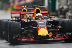 Daniel Ricciardo, Red Bull Racing RB13, Max Verstappen, Red Bull Racing RB13, queue at the end of the pit lane