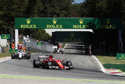 Kimi Raikkonen, Ferrari SF70H, Felipe Massa, Williams FW40