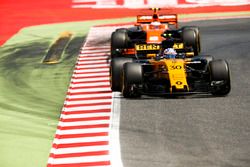 Jolyon Palmer, Renault Sport F1 Team RS17, Stoffel Vandoorne, McLaren MCL32