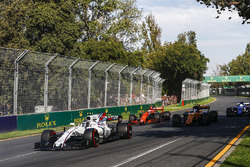 Lance Stroll, Williams FW40, Jolyon Palmer, Renault Sport F1 Team RS17, Stoffel Vandoorne, McLaren M