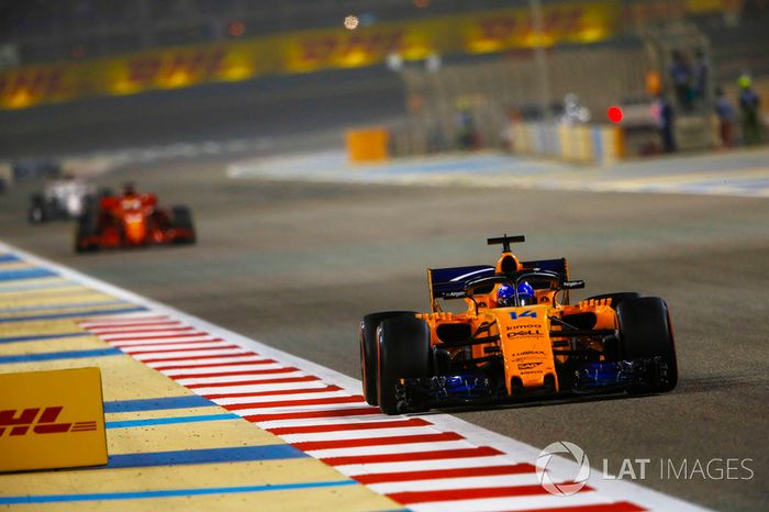 Fernando Alonso, McLaren MCL33 Renault, leads Sebastian Vettel, Ferrari SF71H