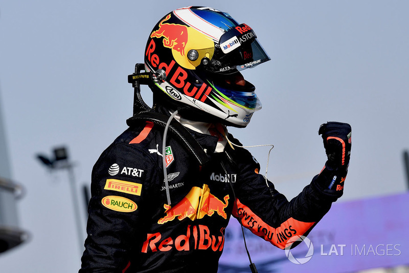 Ganador de la carrera  Daniel Ricciardo, Red Bull Racing celebra en parc ferme