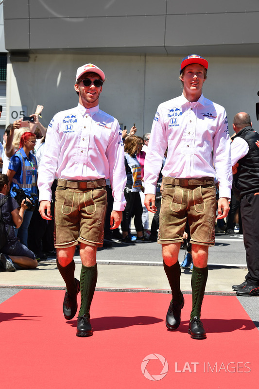 Pierre Gasly, Scuderia Toro Rosso and Brendon Hartley, Scuderia Toro Rosso on the drivers parade