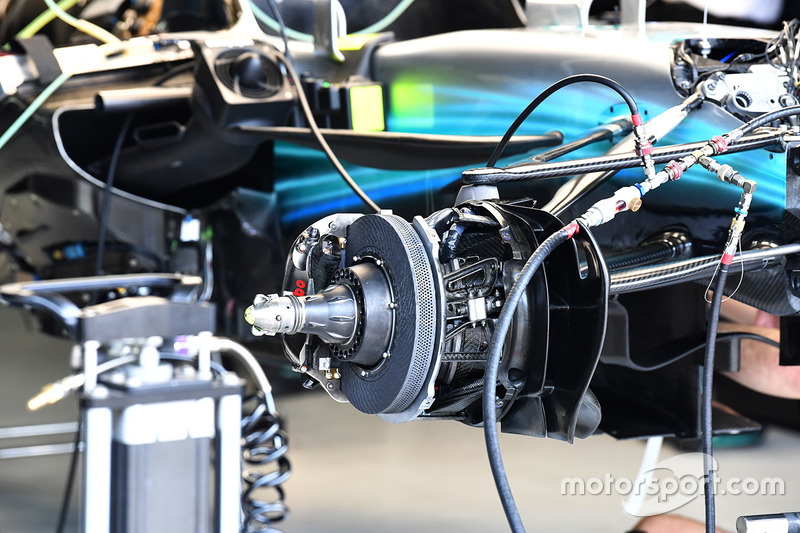Mercedes-Benz F1 W08 voorremconfiguratie