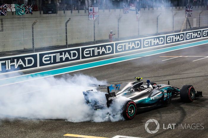 Valtteri Bottas, Mercedes-Benz F1 W08 fait des donuts