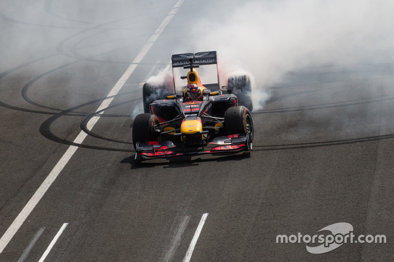 Max Verstappen ve Red Bull RB8